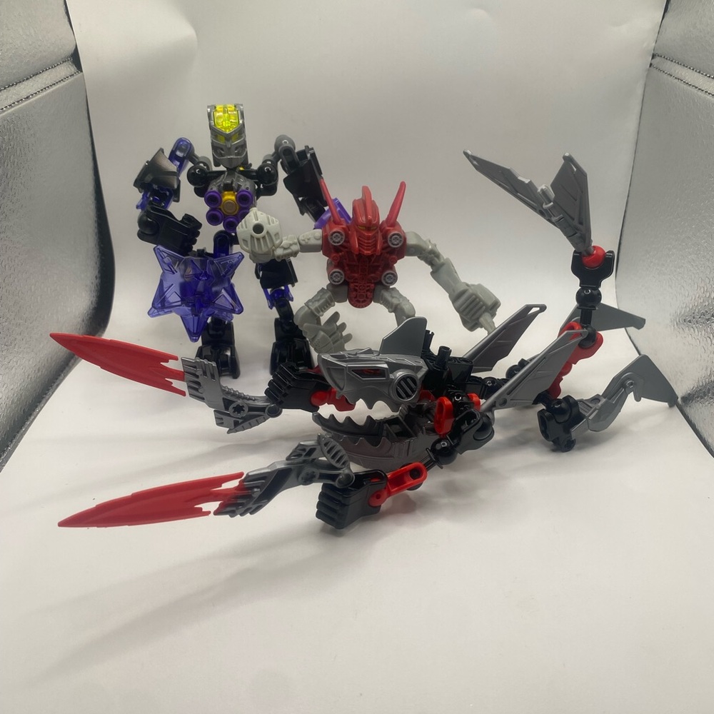 Bionicle Toy Bundle Korgot Protector Of Earth And Jawblade  & Toa Tahu Mistika.